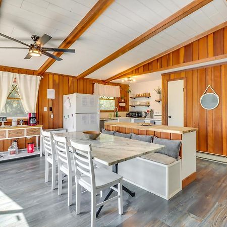 Lakefront Poconos Vacation Rental With Swim Dock! Long Pond Exterior photo