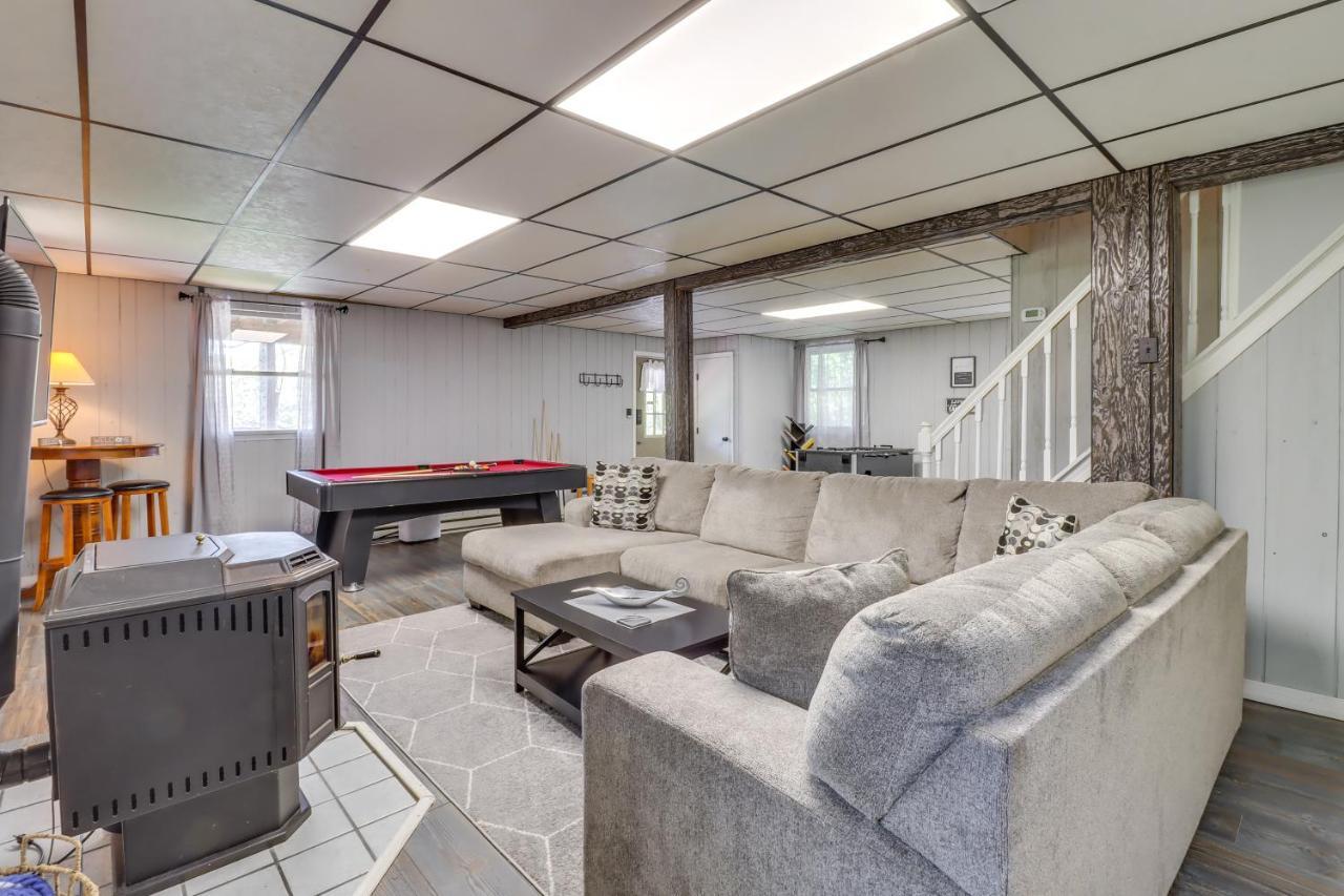 Lakefront Poconos Vacation Rental With Swim Dock! Long Pond Exterior photo